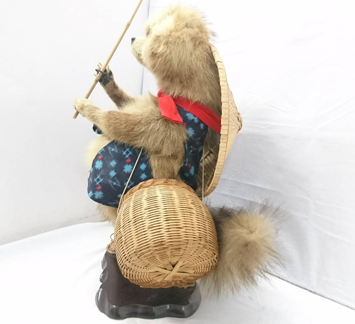 初だし】タヌキ 剥製 置き物/約48×34×22cm/オブジェ/置物/釣り/狸