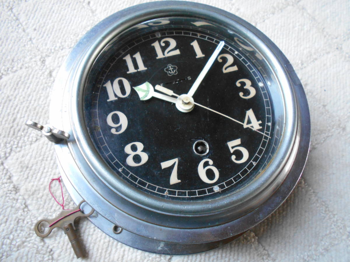 日本海軍　軍艦用壁掛け時計　文字盤に桜に錨のマーク有り　現在普通に動いています　直径21㎝　厚み6．5㎝　金属製めちゃ重い！