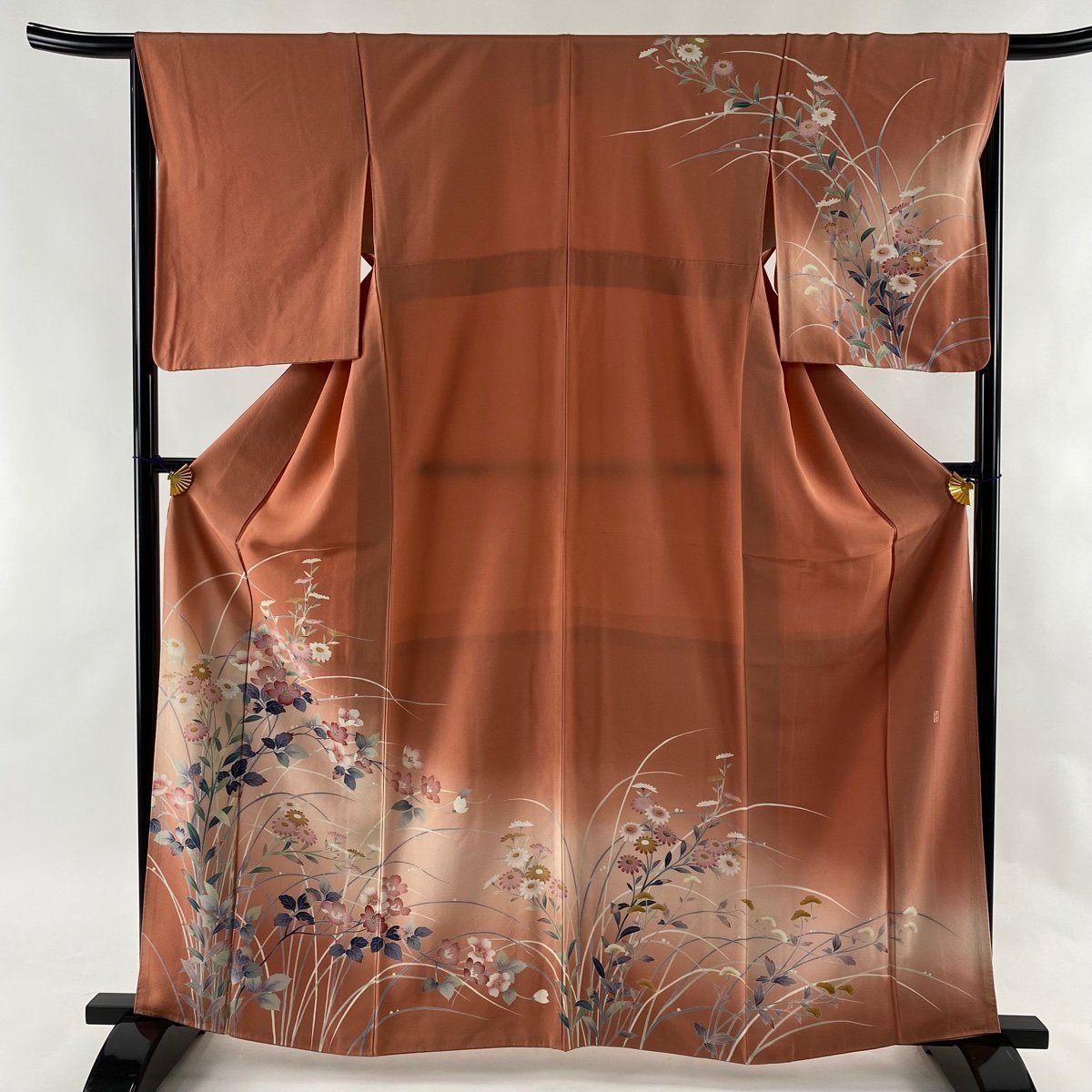 訪問着 美品 秀品 落款 草花 染め分け ぼかし サーモンピンク 袷 身丈163cm 裄丈66.5cm M 正絹 【中古】