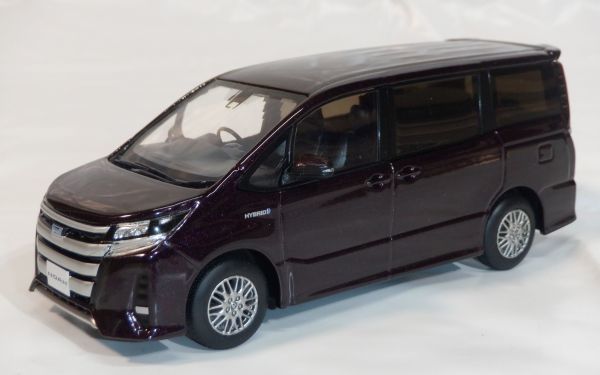 ONMI31w67☆80系☆ノア☆後期☆トヨタディーラーカラーサンプル | ノア