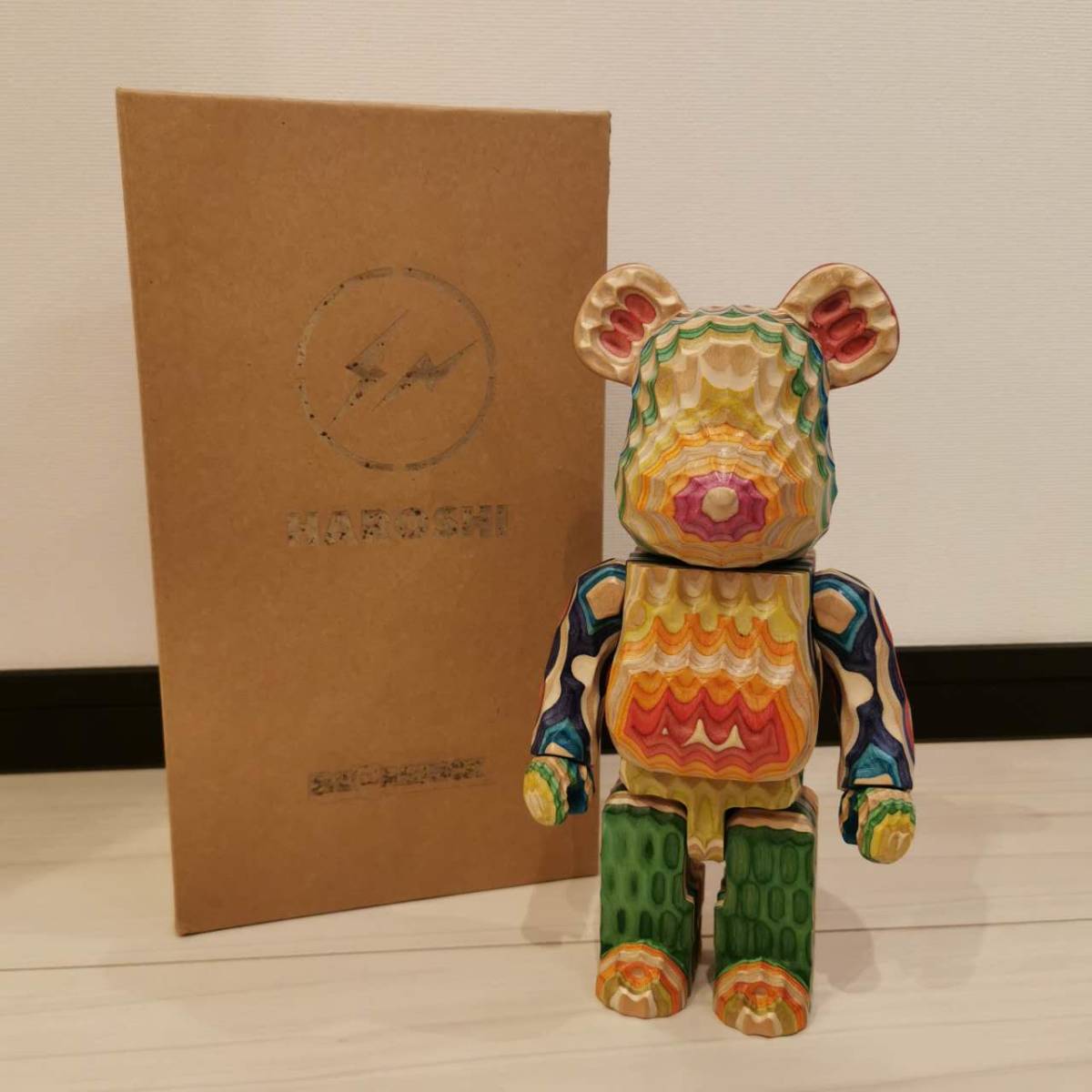 BE@RBRICK カリモク fragmentdesign HAROSHI VERTICAL 400％ carved wooden