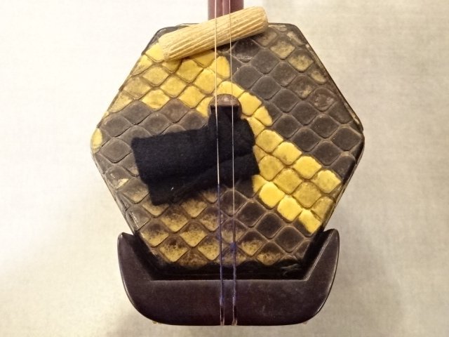 ◆中国蘇州 特選小葉紫檀 二胡 擦弦楽器 セミハードケース付き 未検品 現状品ジャンク扱い◆7090 中国蘇州 8283E◎二胡 鳳舞藍天頌天高 二胡（二胡｜弦楽器）：楽器・音響機器の通販 彫刻 弓付きをお買取り