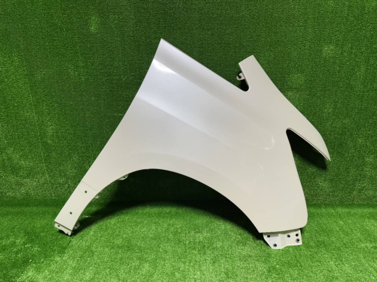 ヴェルファイア 20 ANH20W ANH25W GGH20W GGH25W 後期 純正 右 フロント フェンダー　カラー 070..1