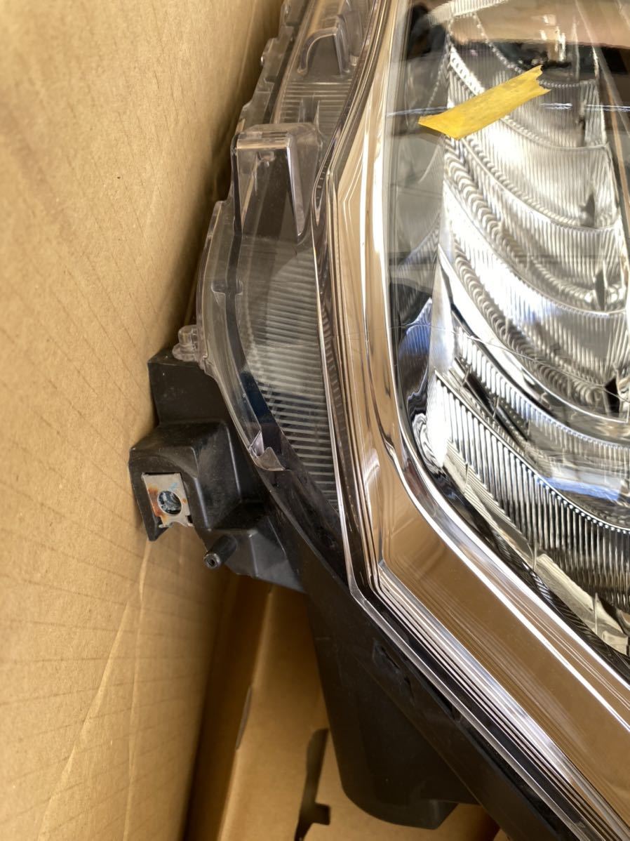 トヨタ ライズ 左ヘッドライト A202A