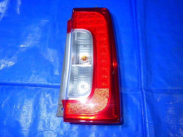 89 タント LA600S 純正 30年 後期 KF-VE4 右 テール ランプ 右Rライト
