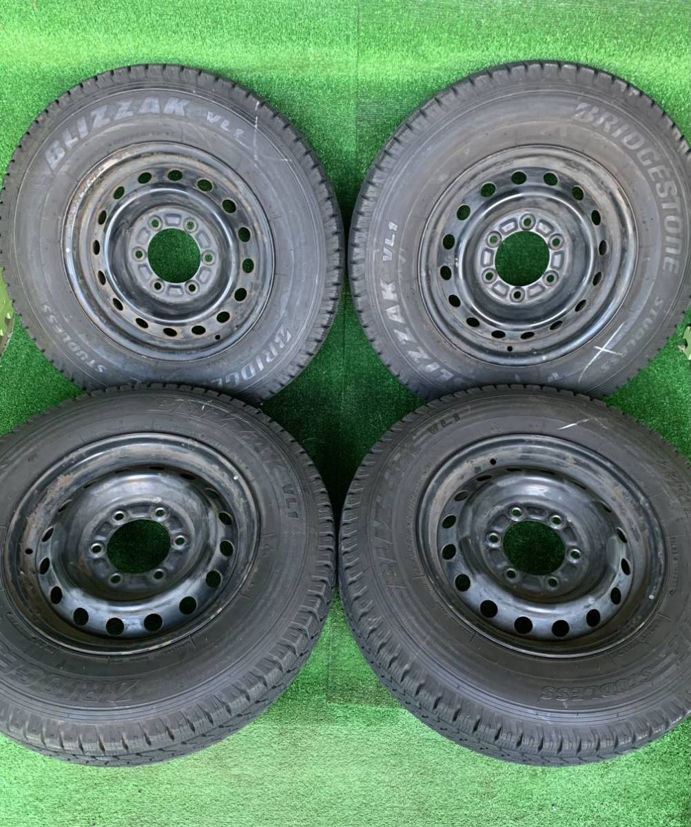 【驚きの破格値，爆買い】 195/80R15 スチールホイール スタッドレスタイヤ4本 15&times;6J PCD139.7-6H ブリヂストン ブリザック VL1 2016年 残溝10㎜(その他)｜売買されたオークション情報、yahooの商品情報をアーカイブ公開 - オ その他