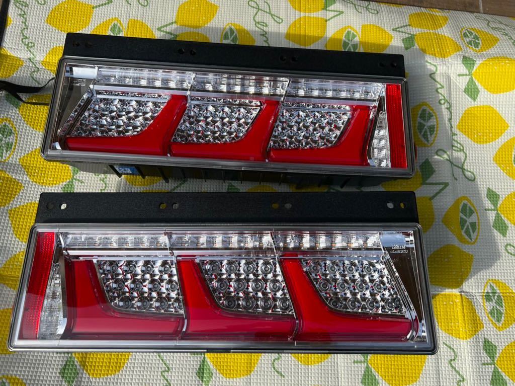 新車外し 小糸 KOITO 3連 LED テールランプ テールライト 大型