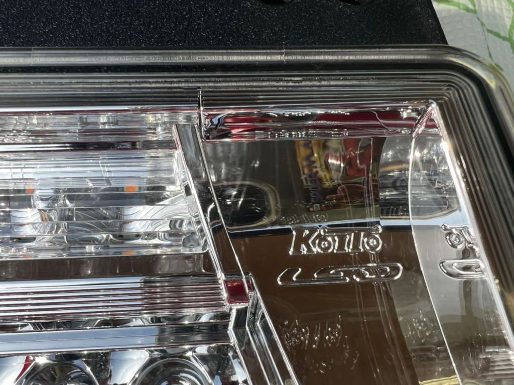 新車外し 小糸 KOITO 3連 LED テールランプ テールライト 大型