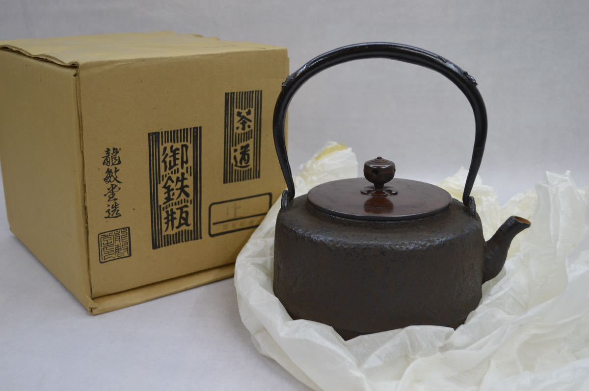 茶棚 茶箪笥 違い棚 飾り棚 彫刻 茶道具 透彫 サイドボード 水屋 和