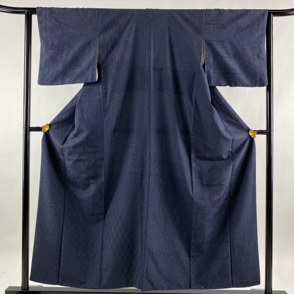 紬 美品 名品 証紙 塩沢紬 白川貞夫 松皮菱 幾何学 紺色 袷 身丈154cm 