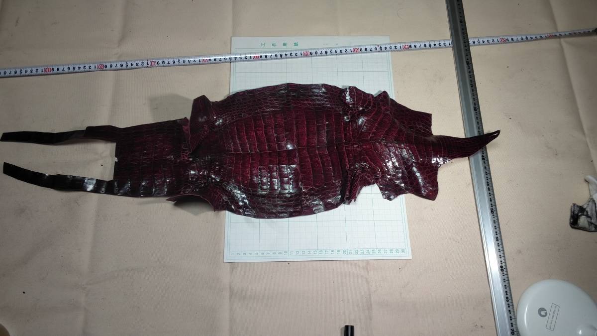 ⑦クロコダイル革　端材　ワイン