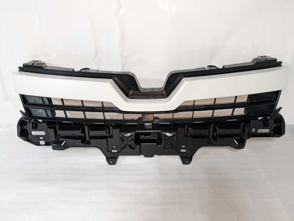 トヨタ純正 後期 ZRR80W/ZRR85W/ZRR80G/ZRR85G/ZWR80W ヴォクシー パールホワイトフロントグリル ラジエターグリル　53101-28620　棚番G-85