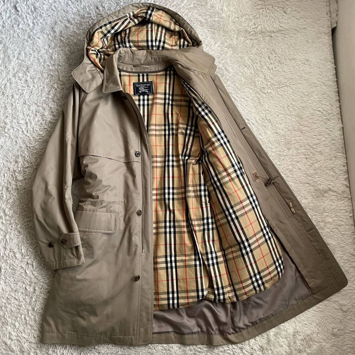 194 希少3Lサイズ相当 バーバリー 『英国調漂う』Burberry 極暖ダウン
