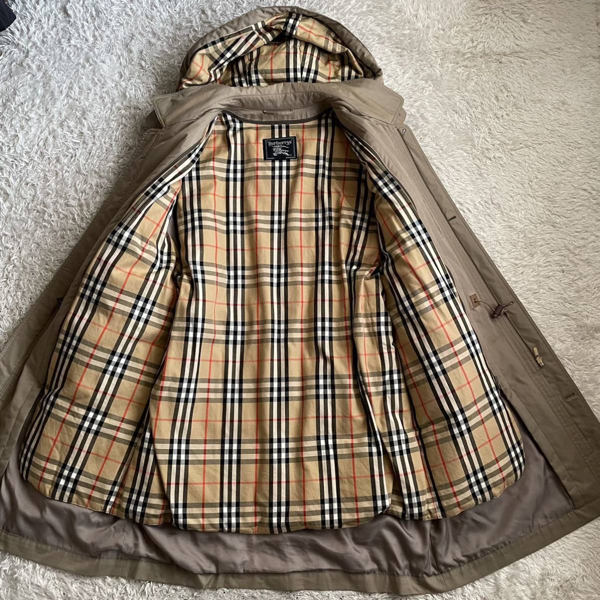 194 希少3Lサイズ相当 バーバリー 『英国調漂う』Burberry 極暖ダウン
