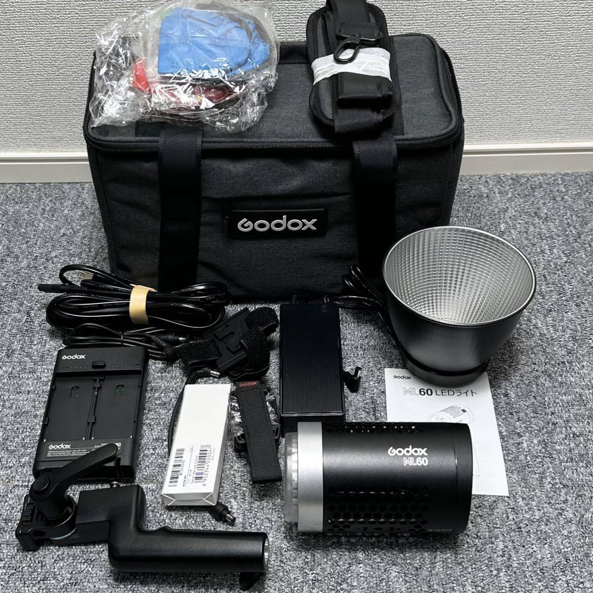 Godox ML60 手持ち式LEDビデオライト 60W 5600K CRI96 TLCI97 RC-A6 リモートコントロール付き 撮影補助 ...