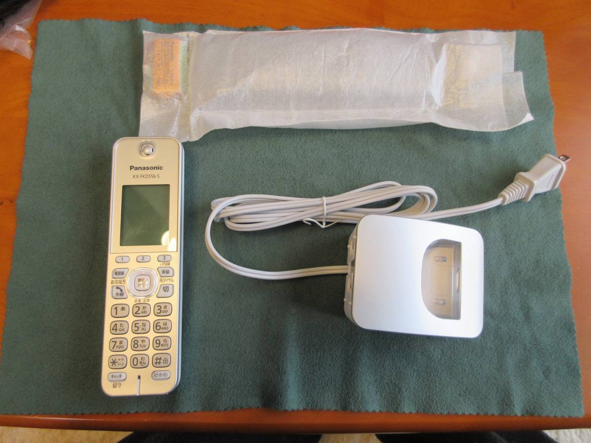 Panasonic KX-FKD556-N1 電話機 子機 充電器付き 中古 Panasonic Panasonic KX-FKD556-N1 電話機 子機 充電器付き 中古 Panasonic