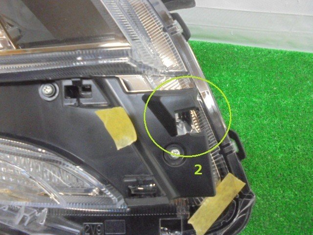 エスクァイア DAA-ZWR80G 右ヘッドランプASSY | 1STSSS.COM