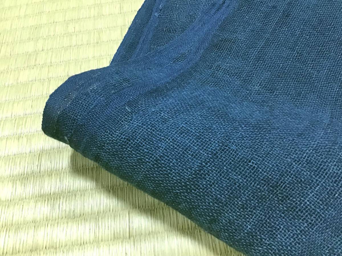 古布0633　蚊帳解き　明るい藍色　木綿？麻？　ガーゼのような手触り　２枚で420ｃｍ　リメイク材料