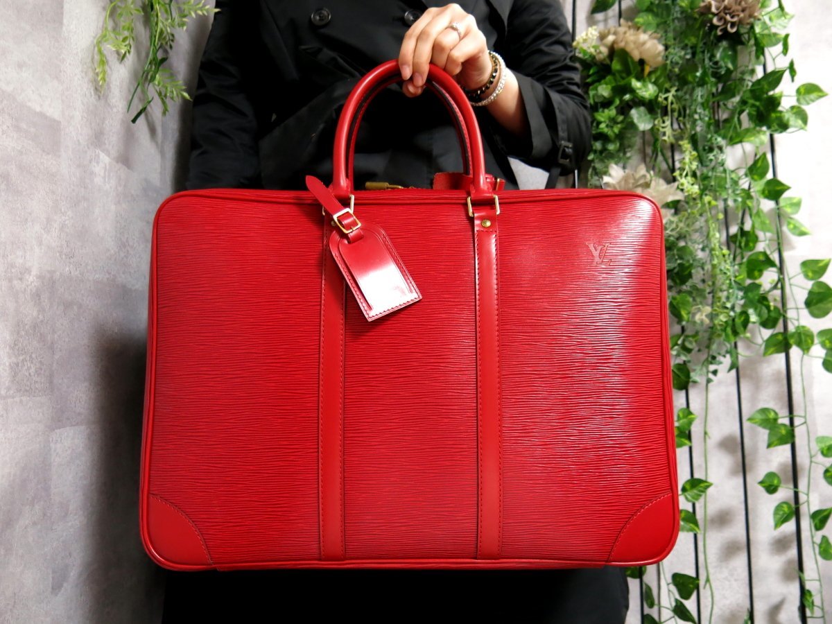 美品 ルイヴィトン エピ シリウス45 M42402 ビジネスバッグ レザー 黒 美品 ルイヴィトン エピ シリウス45 M42402 ビジネスバッグ レザー 黒