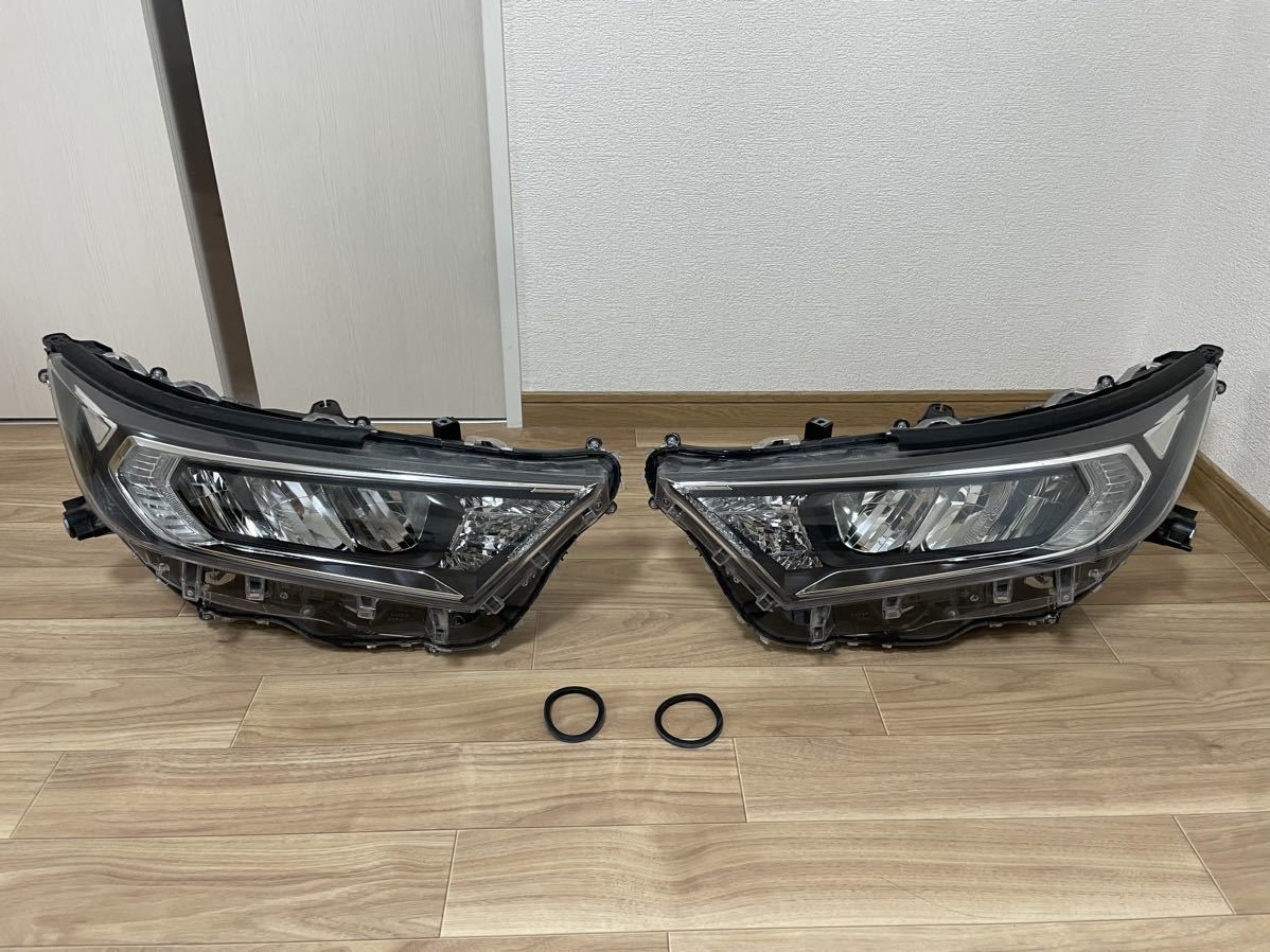 RAV4 純正ヘッドライトライト 左右セット
