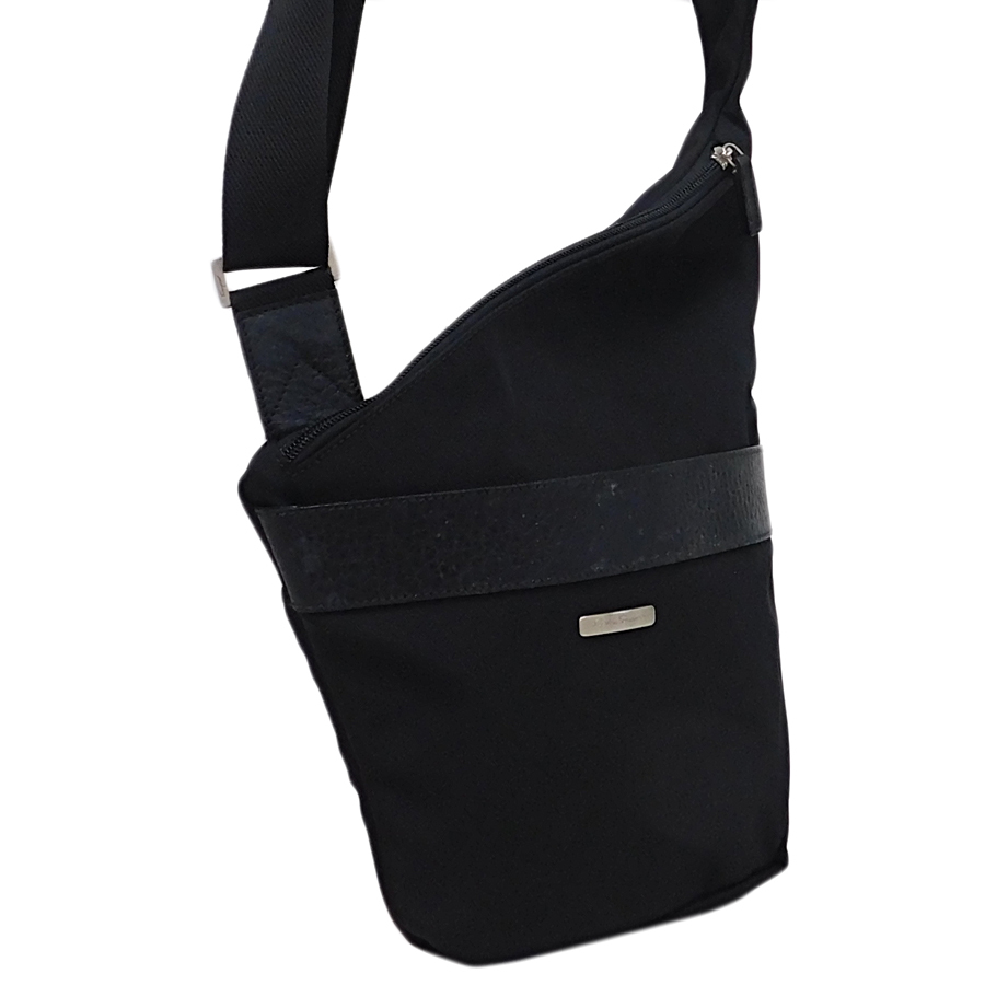 1円 □ 美品 フェラガモ ショルダーバッグ ブラック系 ナイロン×レザー 