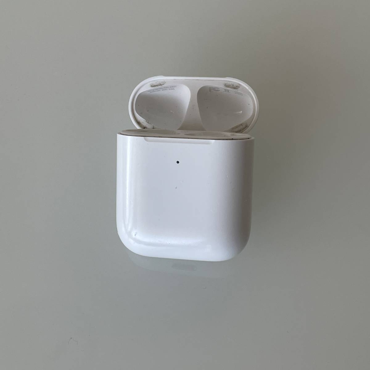 apple airpods 第二世代 ケース、右、左セット Apple 【公式通販】