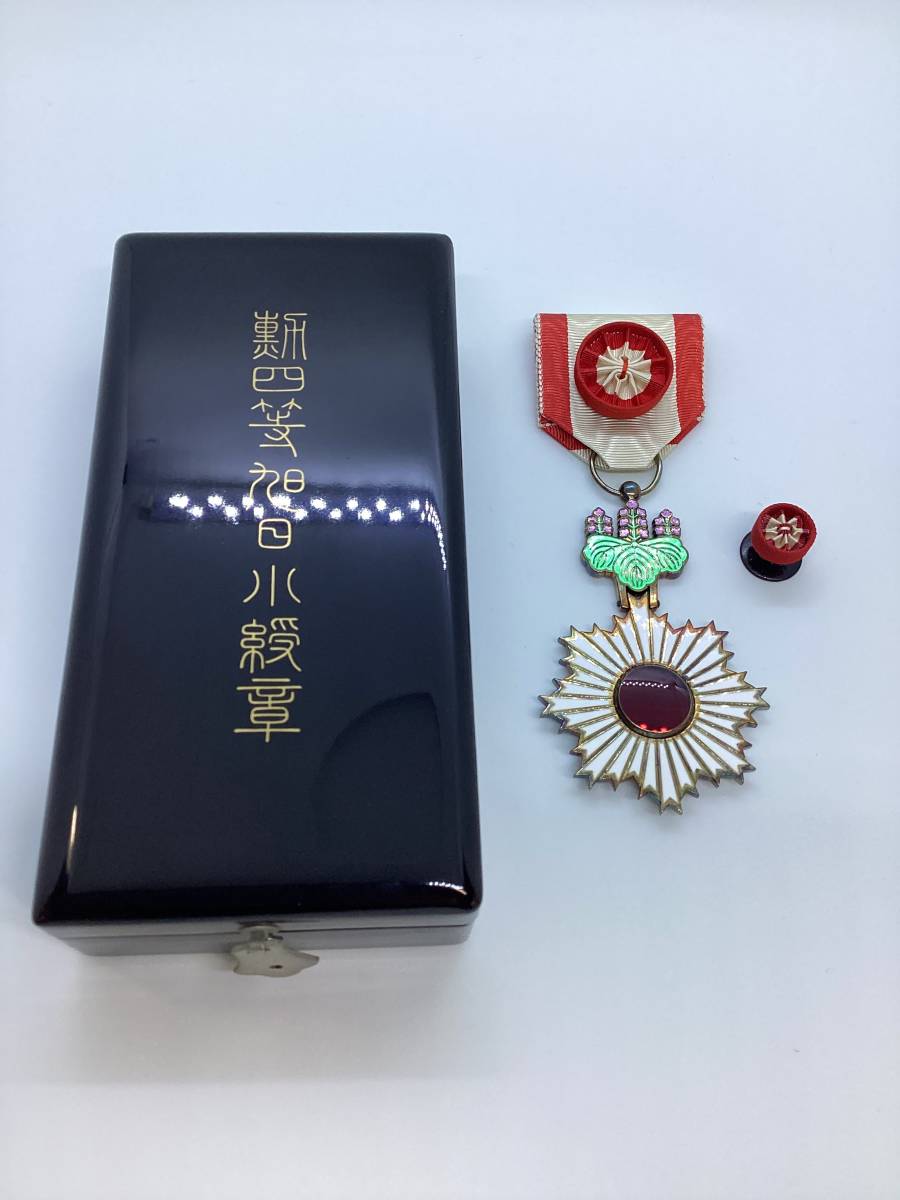 勲章 勲四等旭日小綬章 【公式通販】