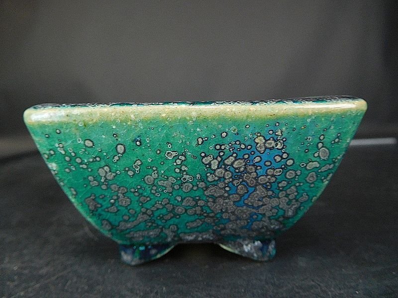 相羽鴻陽 緑釉 盆栽鉢 内縁切足丸鉢　釘彫落款　太鼓　織部釉 新品，お買い得】 【盆栽 樂屋】◇相羽鴻陽 織部結晶釉正方鉢 A66