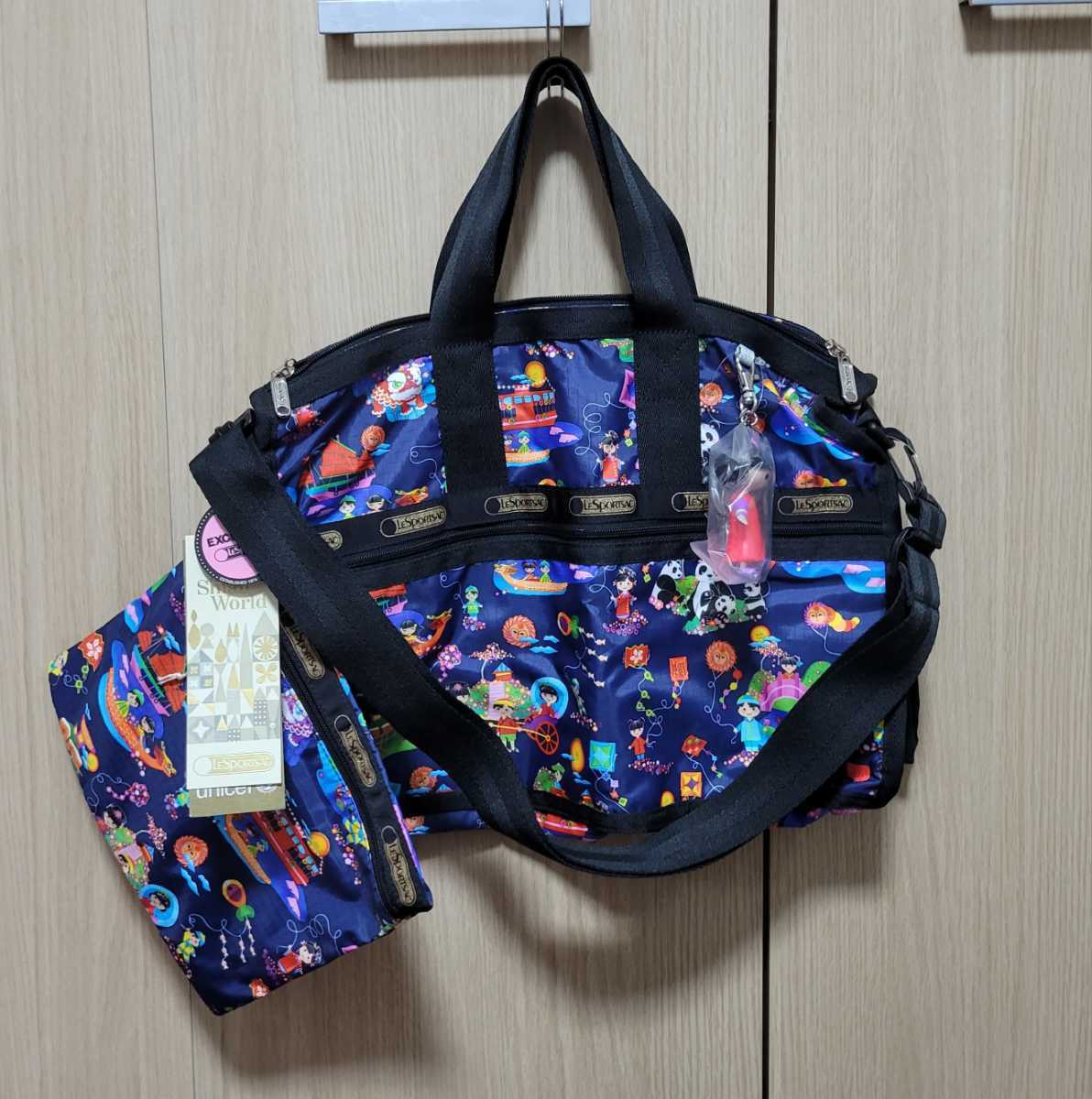 【美品】レスポ ミディアムウィークエンダー　ディズニー　イッツアスモールワールド レスポートサック LeSportsac ボストンバッグ ウィークエンダー
