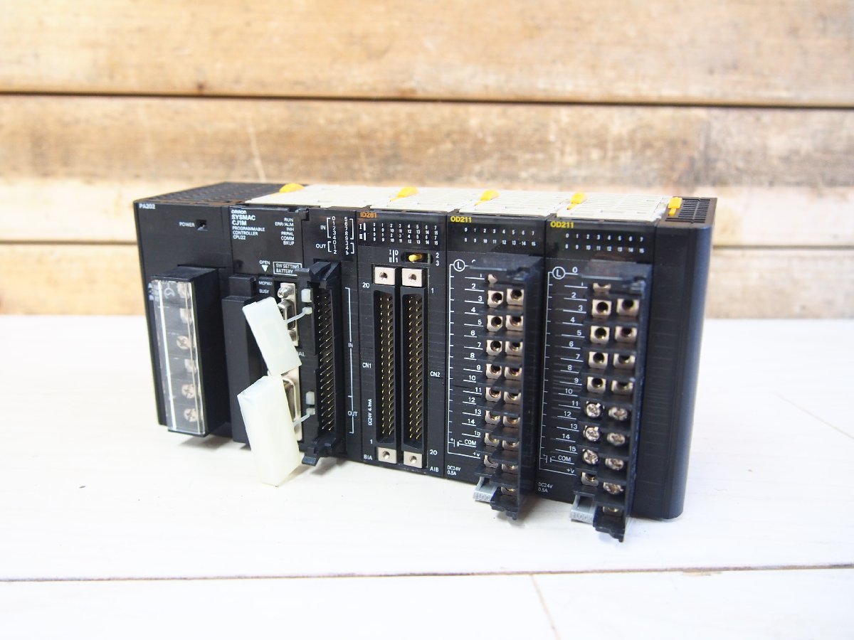 ☆【1W0209-29】 OMRON オムロン シーケンサー 5台セット PA202 CJ1M-CPU22 ID261 OD211×2台 動作保証