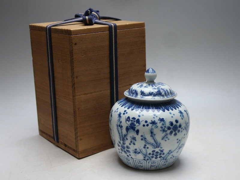 集】021525青花染付蓋物壷 花草文絵 大明嘉靖年製款 古