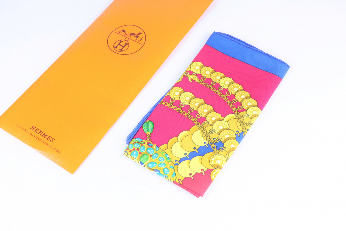 【美品】 HERMES KOSMIMA エルメス カレ90 宇宙 100％シルク レッド ブルー 赤 青 大判 スカーフ シルクスカーフ 010JGWY23