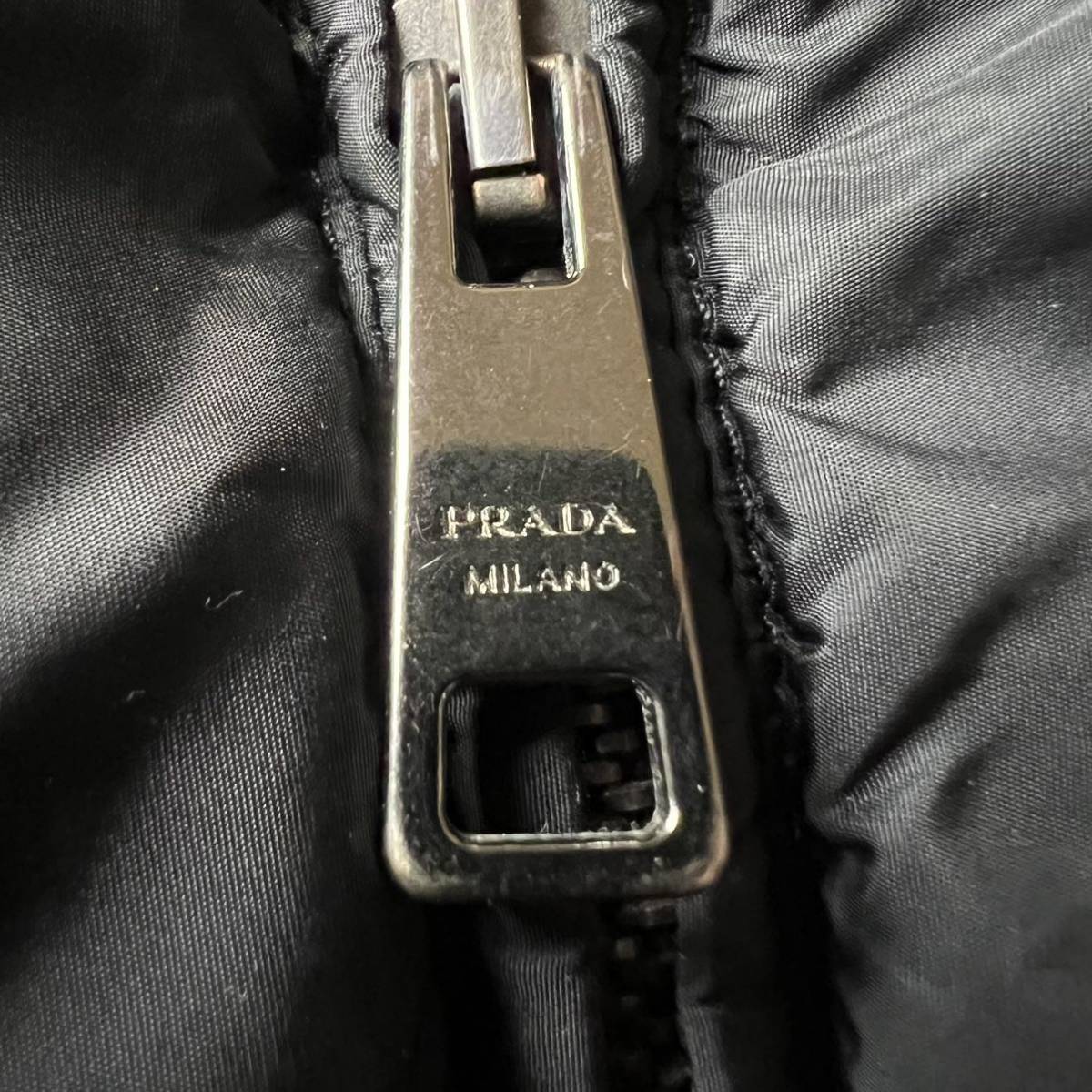 C10 最高峰 極 PRADA プラダ ダウンジャケット 中綿 切り替え デザイン 
