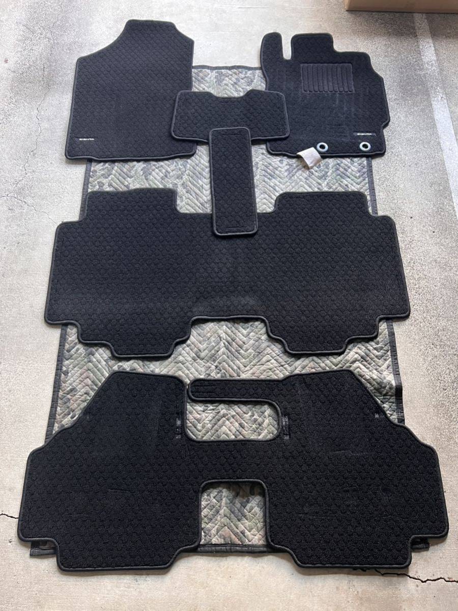 NHP170G シエンタハイブリッドG7人乗り　純正フロアマット 