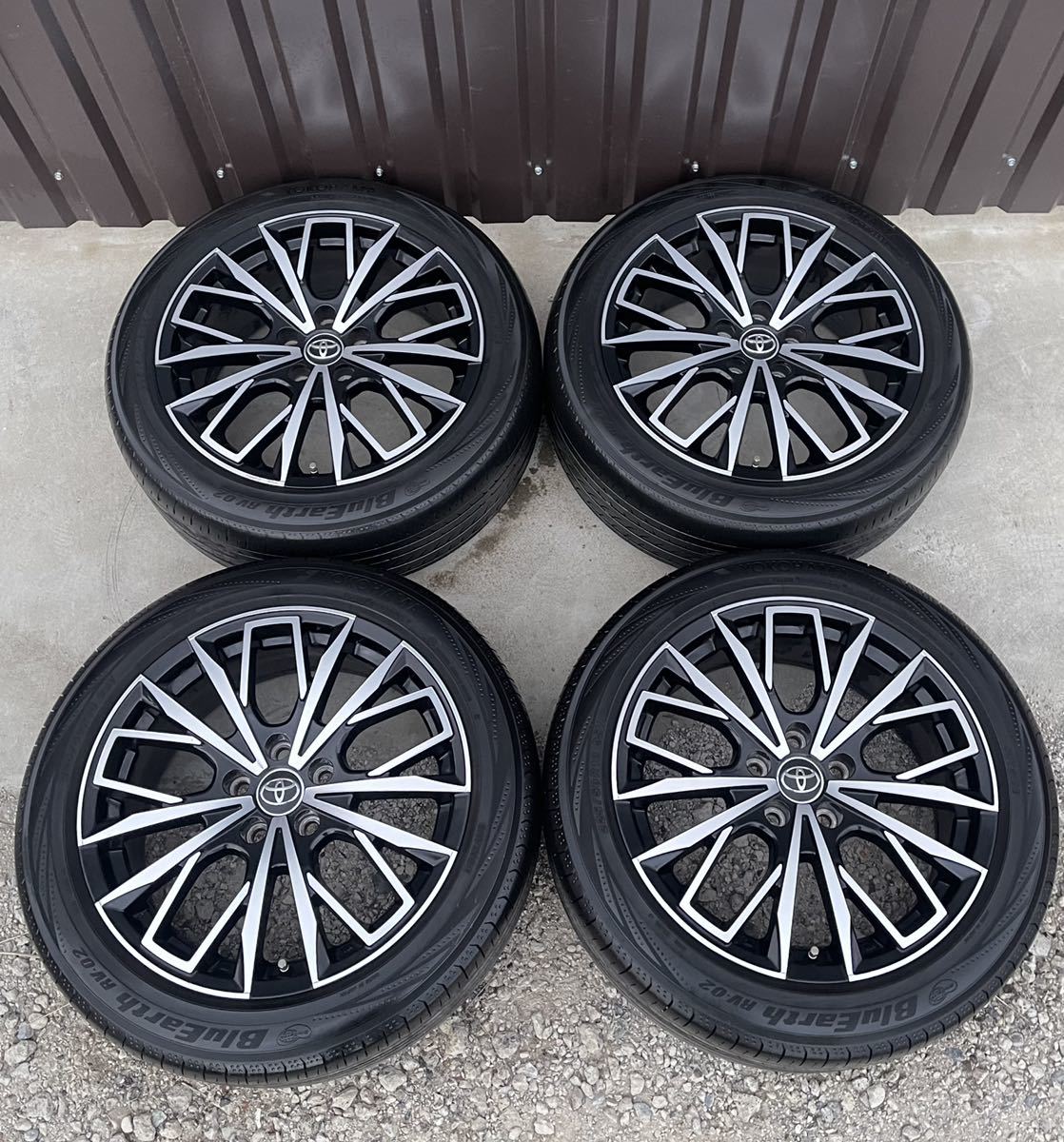 美品 トヨタ純正 18インチ アルミホイール タイヤ 4本セット　PCD:-114.3 5 穴 8J+45 エスティマ カローラ　クラウン　マークX 等！！