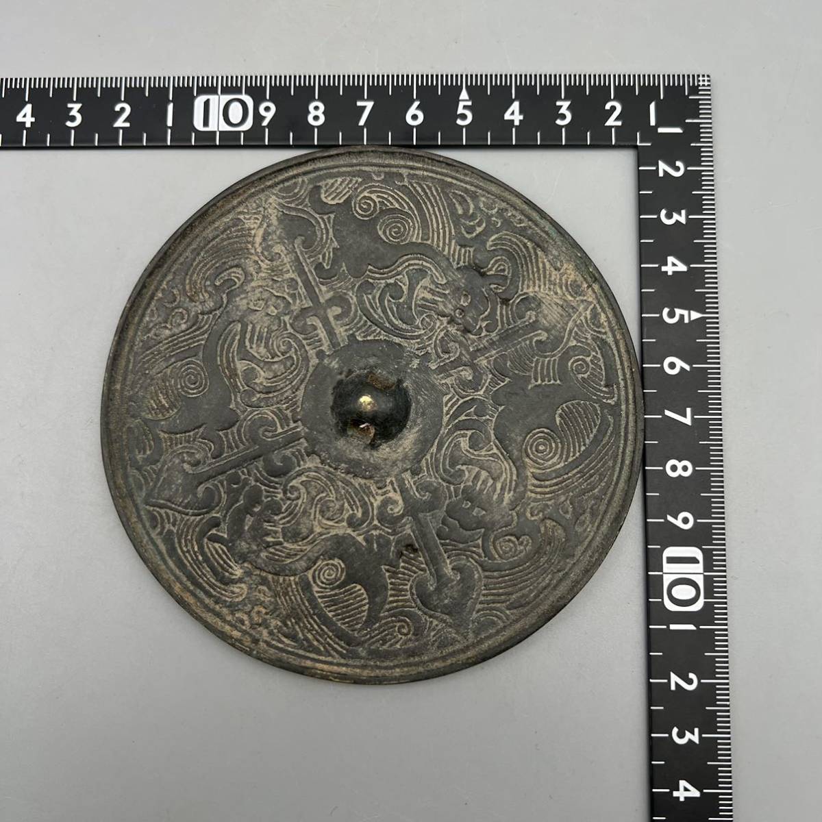 青銅製の古鏡　年代不明 銅製 銅鏡 古代鏡 中国 蔵品 銅鏡 銅製 中国 Wikipedia 青銅製 中国古美術