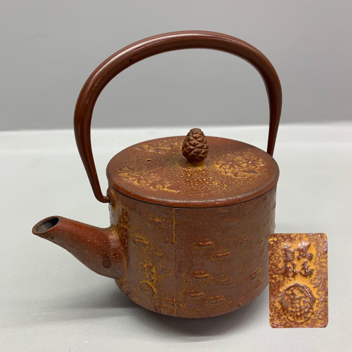 Y□未使用□ 南部鉄器 桜皮寸筒 鉄瓶 全長12.3㎝ 急須 在銘 桜 