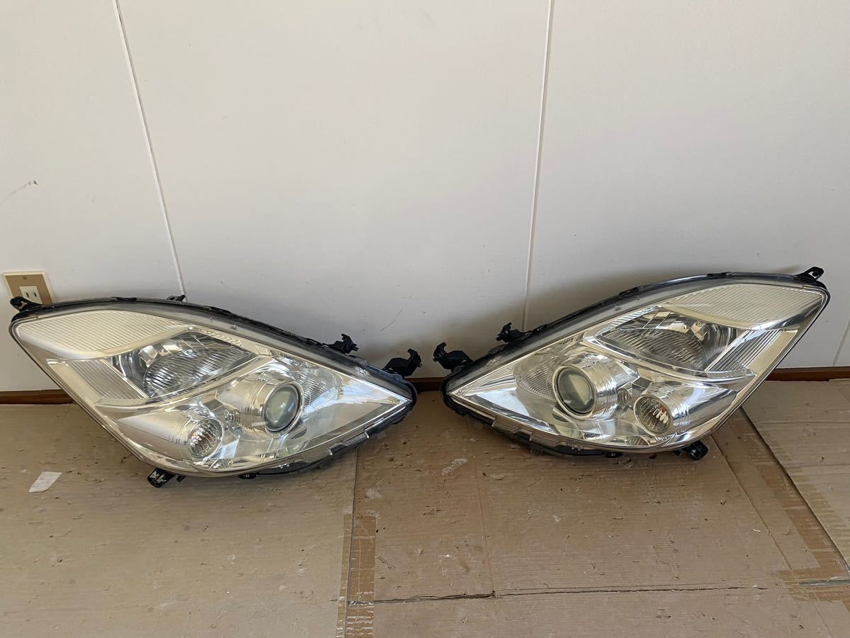 ZGM10 ANM10 アイシス 純正 HID ヘッドライト 左右セット KOITO 44-69