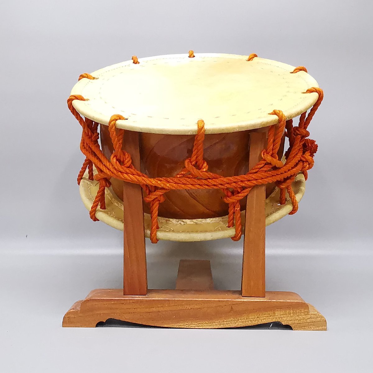 締太鼓 直径約35㎝ 和太鼓 二本足台付 和楽器 打楽器 平太鼓 猿回し 