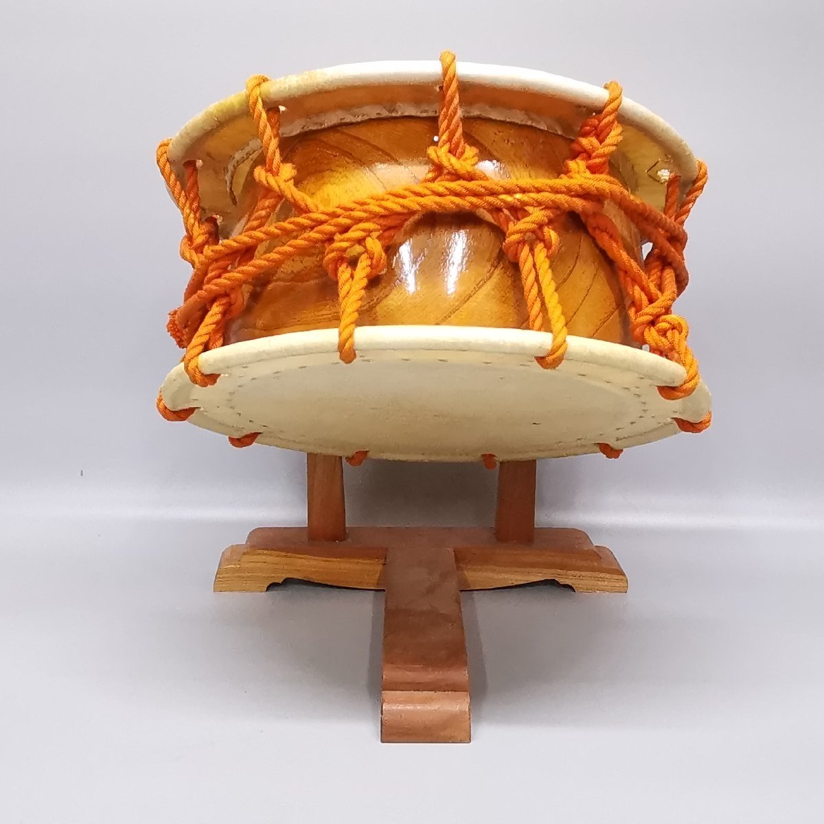 締太鼓 直径約35㎝ 和太鼓 二本足台付 和楽器 打楽器 平太鼓 猿回し 