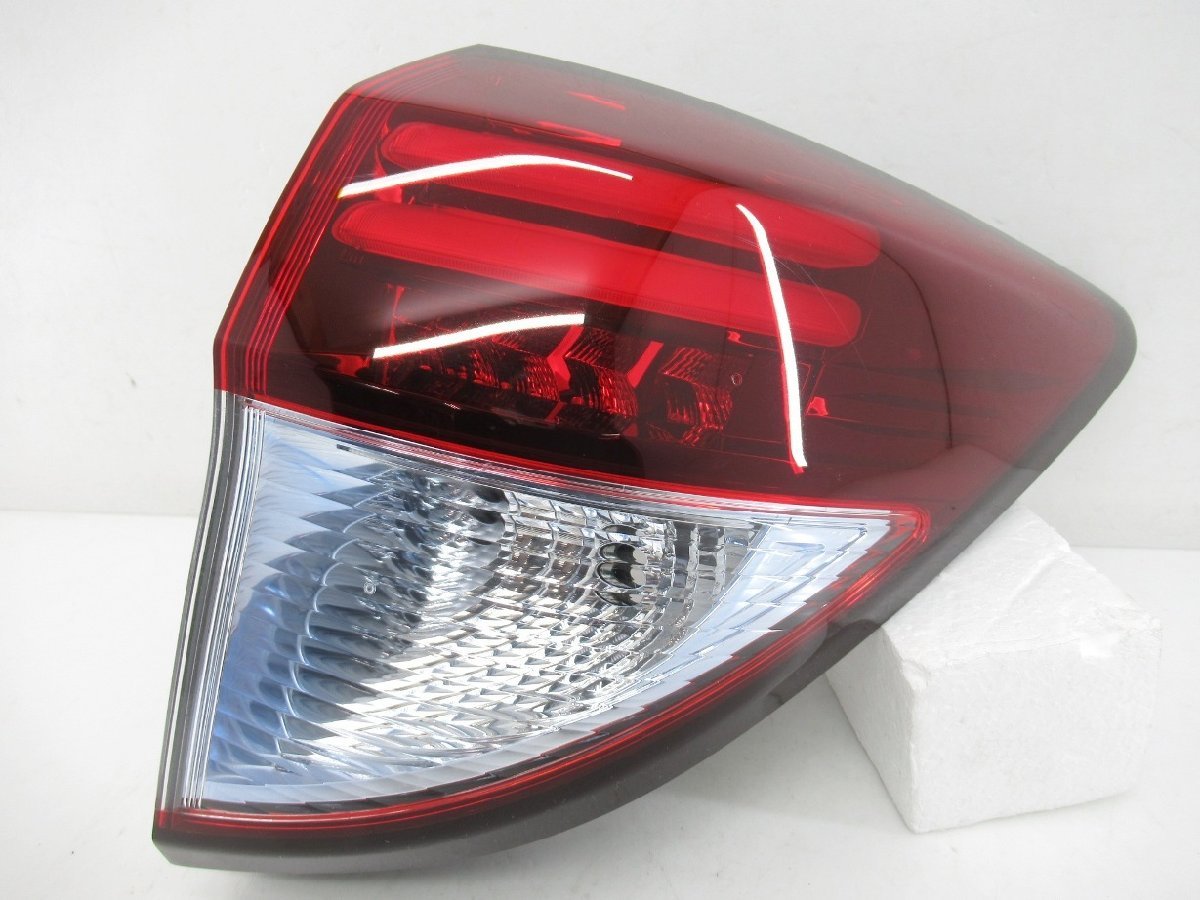 《即決あり》ヴェゼル HV ハイブリッド RU3 RU4 前期 純正 右 テールライト ランプ 【 KOITO 220-62164 】(M081593)