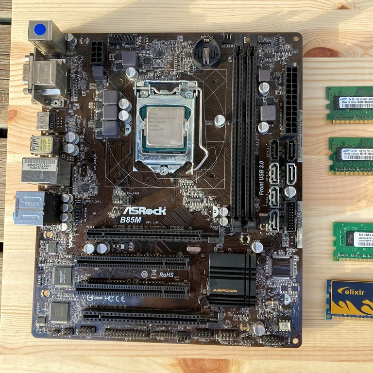 ジャンクASRock マザーボードB85M Core i3 メモリ ローエンドGPU 