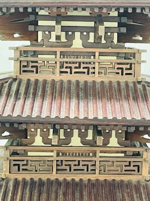 UWA(6088)【紫檀製模型 国宝 法隆寺五重塔 秀風作】細密彫刻 木彫 唐木