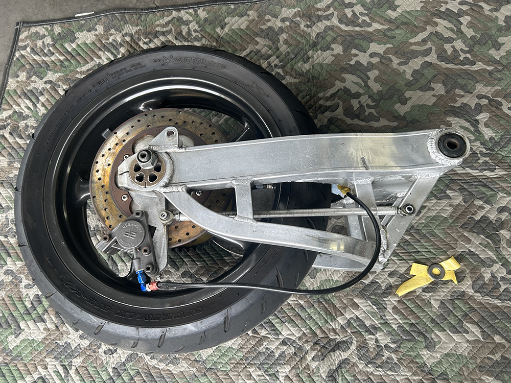 ハーレーFXR-S用リア回り一式　APロッキードキャリパー　マグホイール　補強スイングアーム　他