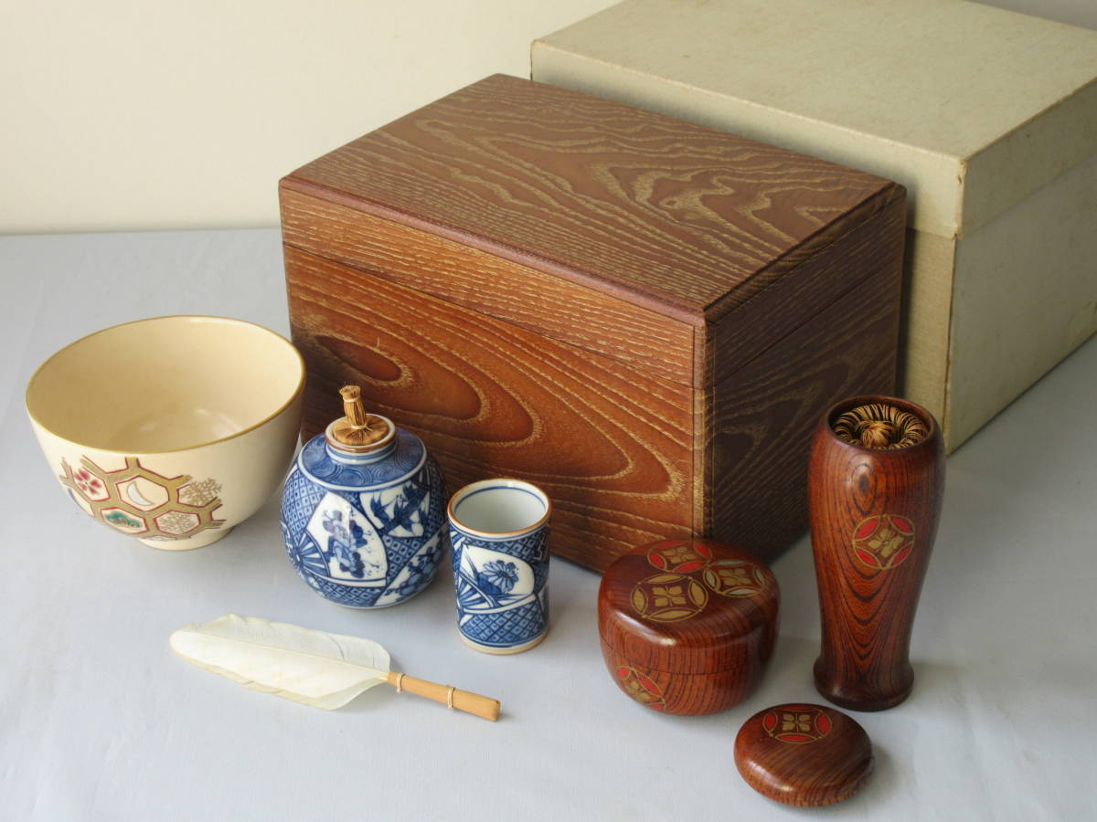 茶道具 女桑 茶箱 茶碗 棗 香合 茶杓 茶筅 筒 振出 茶巾 筒 羽箒 仕覆 