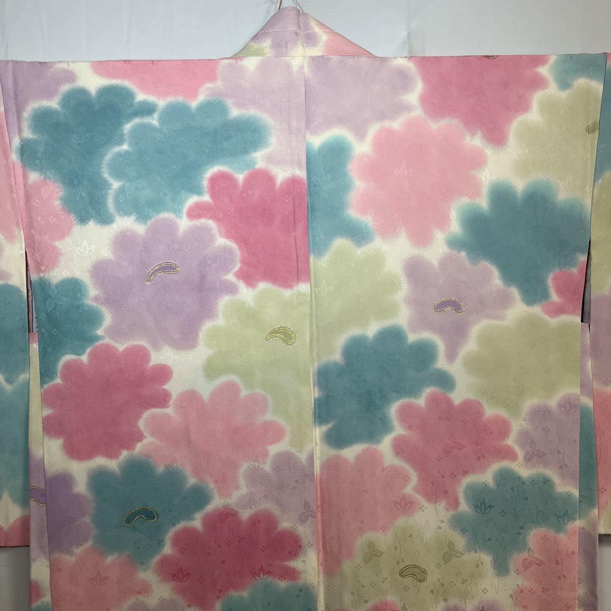正絹 カラフル 金彩 ぼかし 羽織り 紐付き 着物 白色 草葉 花 華 阪急 袋帯 六通 羽織 shop｜ラクマ