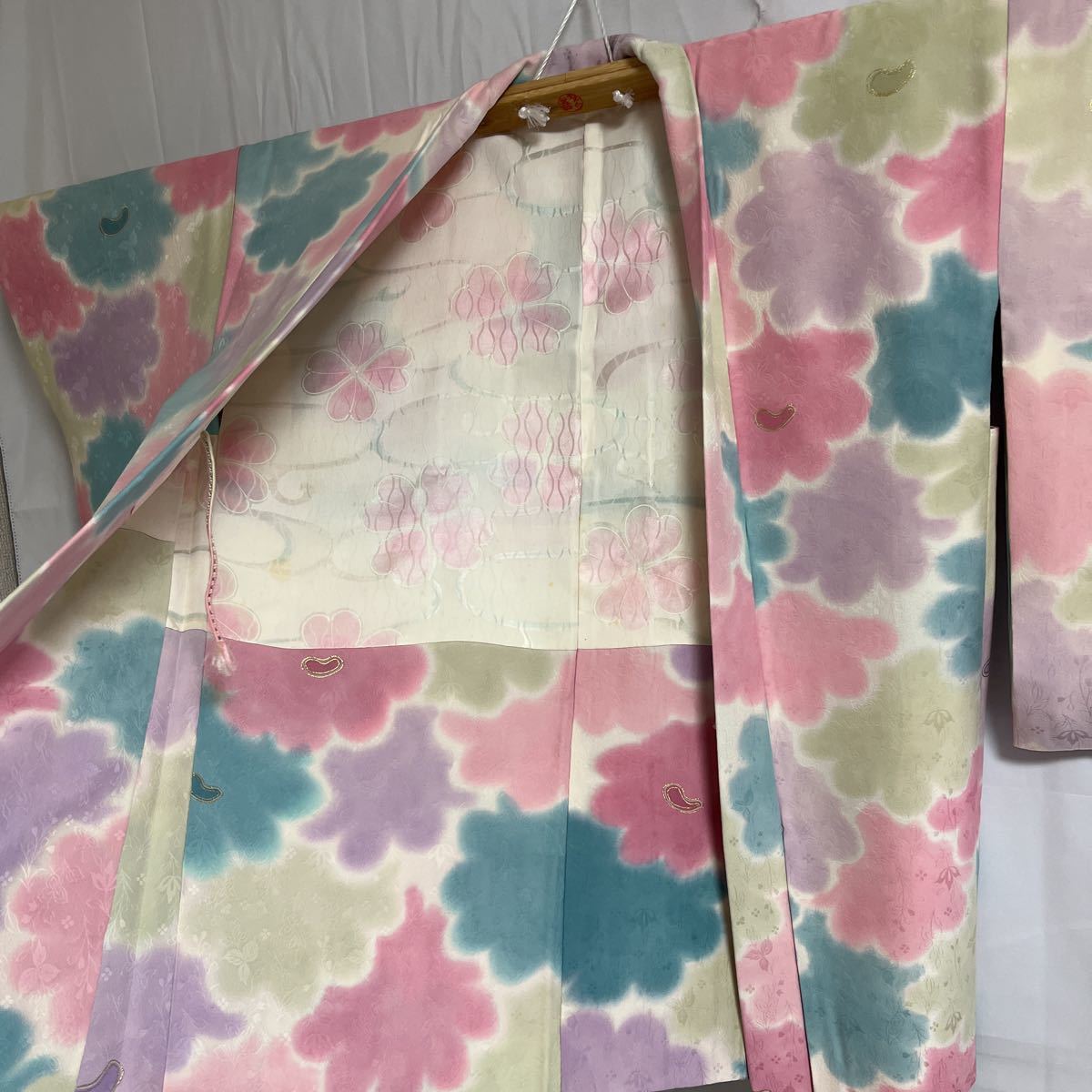 正絹 カラフル 金彩 ぼかし 羽織り 紐付き 着物 白色 草葉 花 華 阪急 袋帯 六通 羽織 shop｜ラクマ