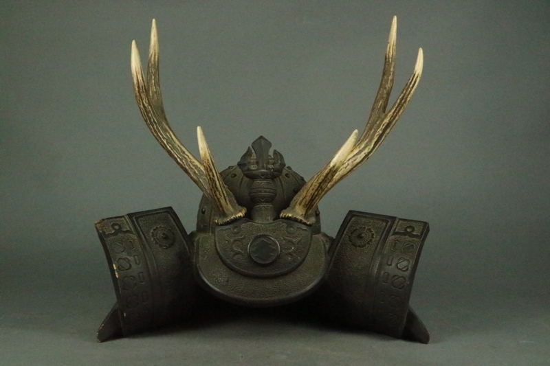 木彫兜 鹿角 刀掛け 細工彫刻 時代武具 置物 オブジェ 刀掛け 鹿角