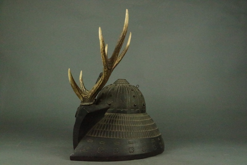 木彫兜 鹿角 刀掛け 細工彫刻 時代武具 置物 オブジェ 刀掛け 鹿角