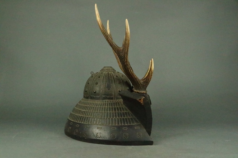 木彫兜 鹿角 刀掛け 細工彫刻 時代武具 置物 オブジェ 刀掛け 鹿角